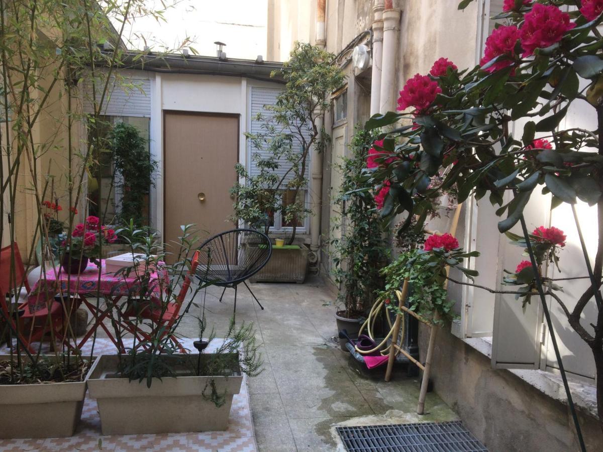 Studio "Maryline" Sejours Parisiens Abordables - Rez De Chaussee Sur Beau Patio Ombrage- Accessible Handcaps - Grand Canape-Lit Clic Clac 2 Places - Cuisine Equipee - Salle De Bains - 5 Minutes Du Metro Brochant Ligne 13,Bus 74 Et 31 Eksteriør bilde