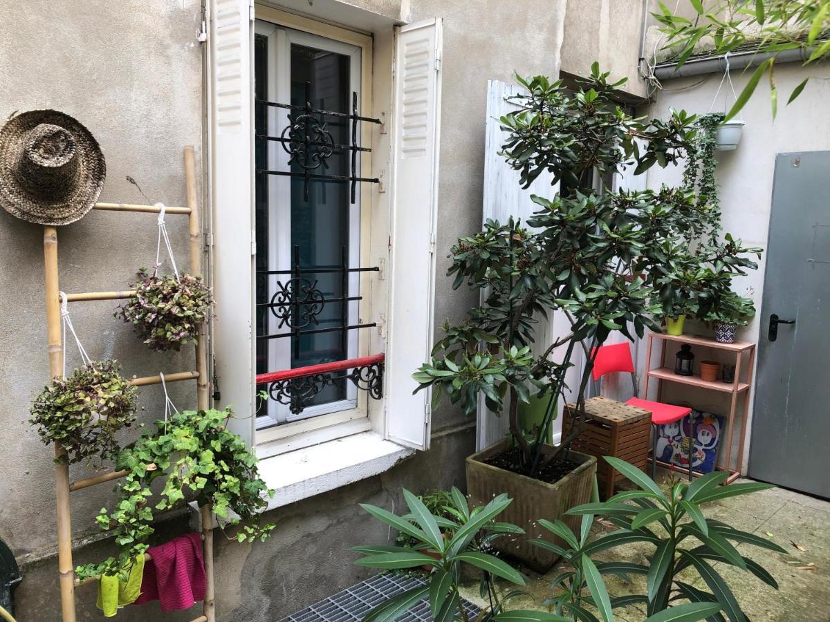 Studio "Maryline" Sejours Parisiens Abordables - Rez De Chaussee Sur Beau Patio Ombrage- Accessible Handcaps - Grand Canape-Lit Clic Clac 2 Places - Cuisine Equipee - Salle De Bains - 5 Minutes Du Metro Brochant Ligne 13,Bus 74 Et 31 Eksteriør bilde