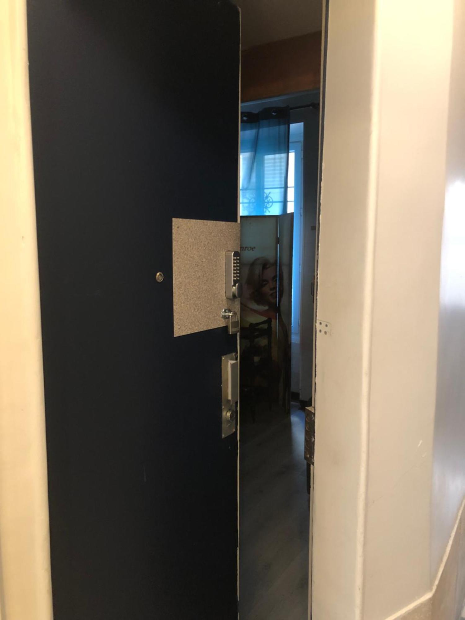Studio "Maryline" Sejours Parisiens Abordables - Rez De Chaussee Sur Beau Patio Ombrage- Accessible Handcaps - Grand Canape-Lit Clic Clac 2 Places - Cuisine Equipee - Salle De Bains - 5 Minutes Du Metro Brochant Ligne 13,Bus 74 Et 31 Eksteriør bilde
